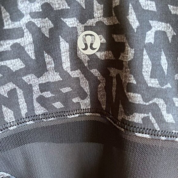 Lululemon Running In The City Tank Size 4 Black Gray Mesh - Picture 8 of 10